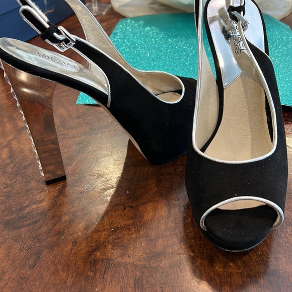 Michael Kors Black Platform Mirror & Stoned Heels,NWT - Picture 3 of 12